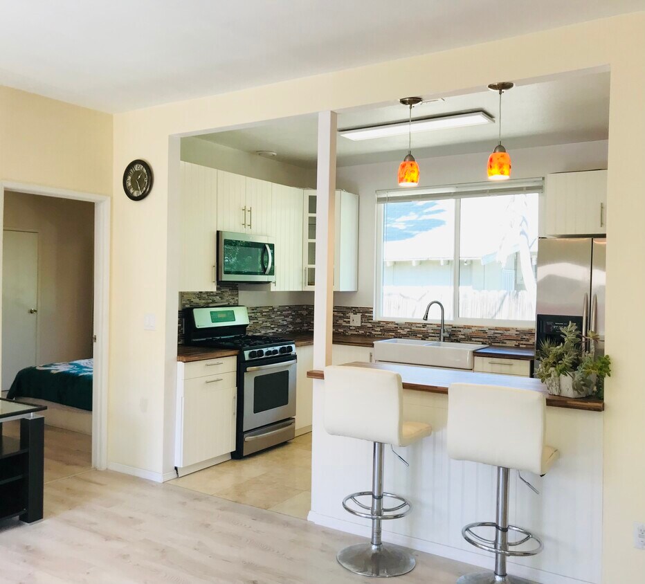 Foto principal - 7332 Remmet Ave