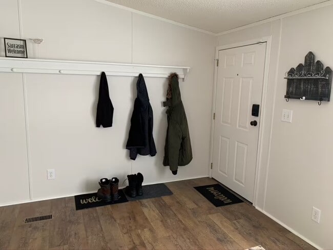 Building Photo - 1867 Avon Rd