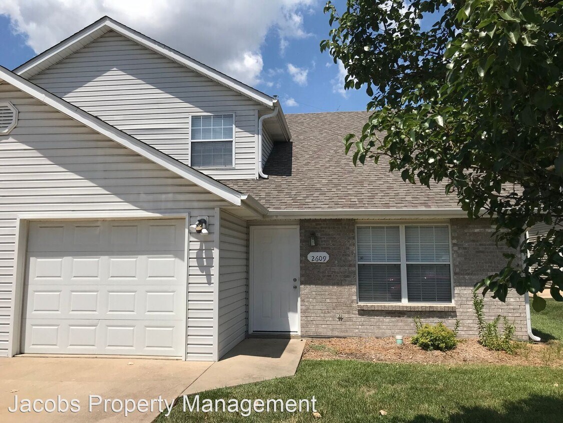 Foto principal - 2607-2609 Northampton Dr