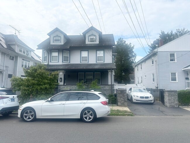 Foto del edificio - 64 Livingston Pl