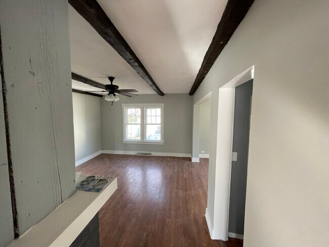 Building Photo - 48 S Glenview Ave