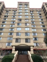 Building Photo - 1600 Park Cir