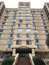 Building Photo - 1600 Park Cir