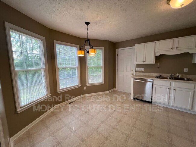Foto del edificio - 155 Saunders Ct