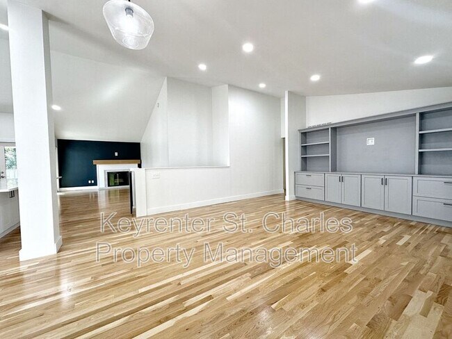 Foto del edificio - 1926 Springtree Dr