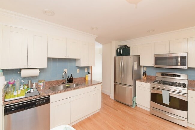 Building Photo - 184 Saint Paul St