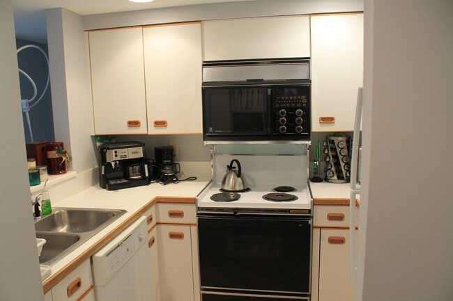 Building Photo - 48 Cooper Memorial Dr