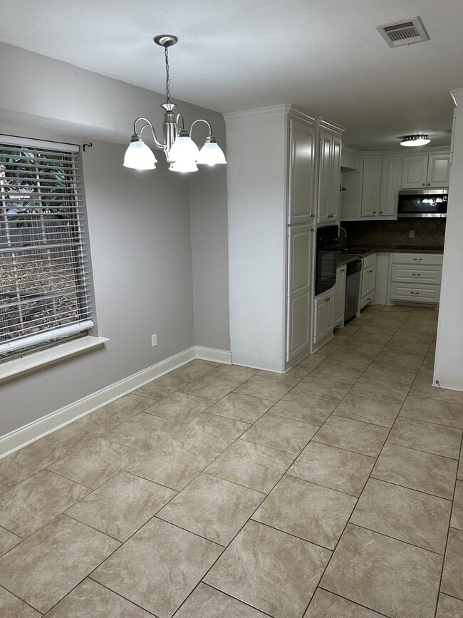 Building Photo - JUST REDUCED!!! PLUS****MOVE IN SPECIAL***...
