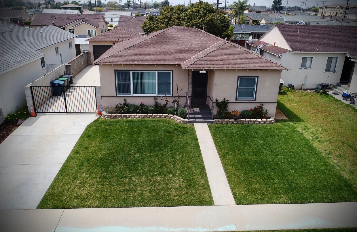 Primary Photo - 15425 Parron Ave