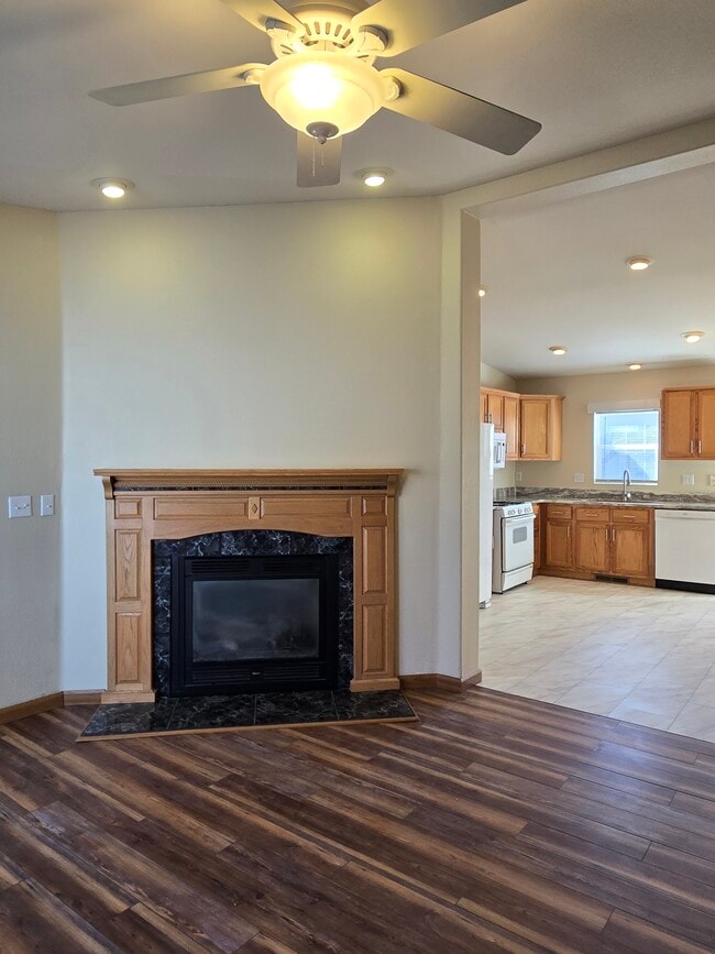 Building Photo - 2584 Carriage Dr