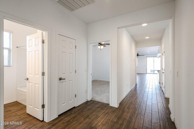 Foto del edificio - 2306 E Branham Ln