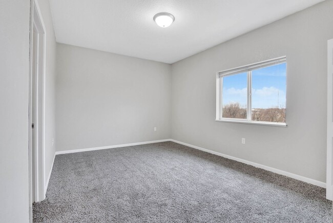 Interior Photo - Cedar Hills Apartments - 4526 Chadwick