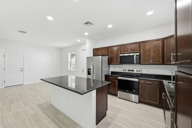 Building Photo - 16411 Powerscourt Dr