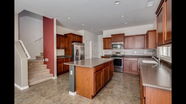 Foto del edificio - 1933 W Davis Rd