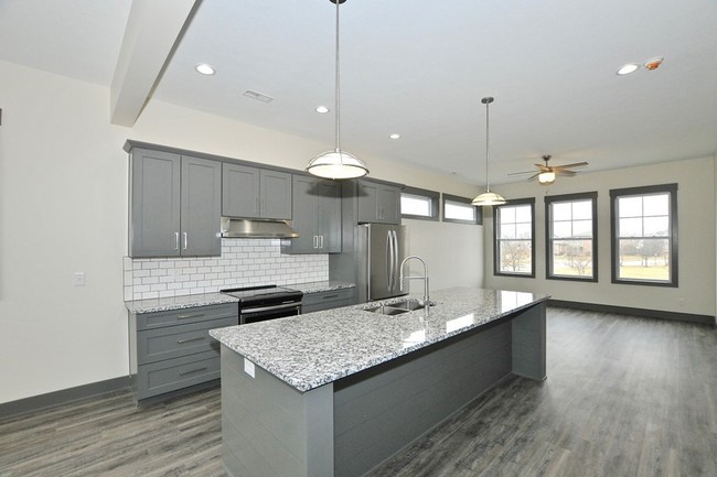 Building Photo - Exclusive rental apartment in Stonegate