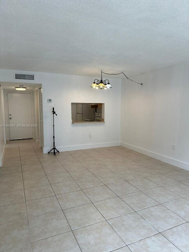 Foto del edificio - 9360 Fontainebleau Blvd