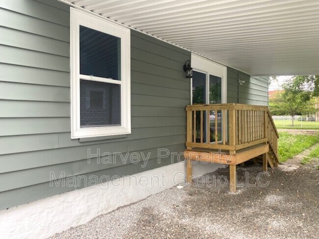 Foto del edificio - 2355 N Kenwood Ave