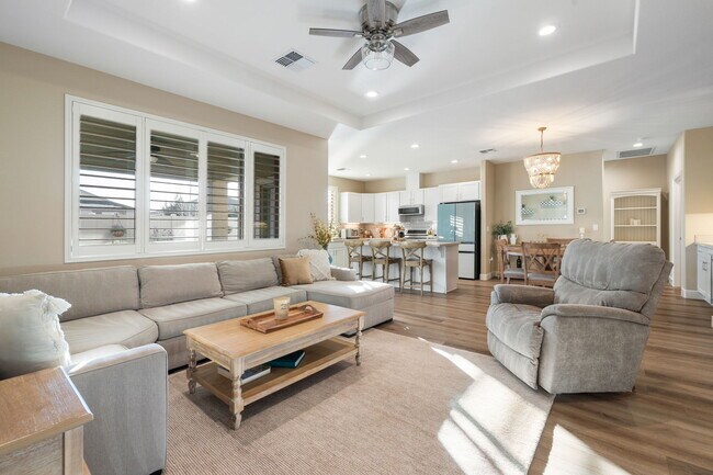 Building Photo - 638 Riverbed Cir