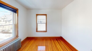 Building Photo - 158 Main St