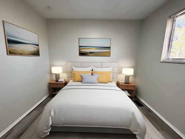 Building Photo - Newly Renovated Townhome in South-East Col...