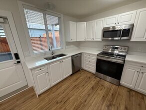 Building Photo - 105 Tom Harris Dr