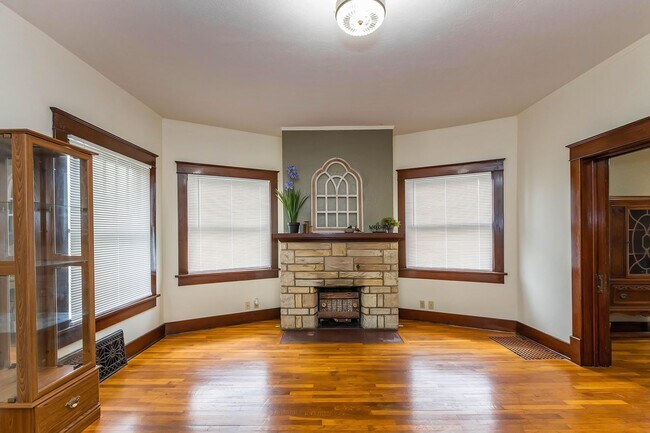 Foto del edificio - Charming Home - Close to Fort Riley