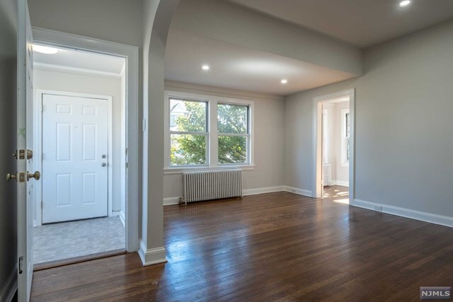 Primary Photo - 180 Larch Ave