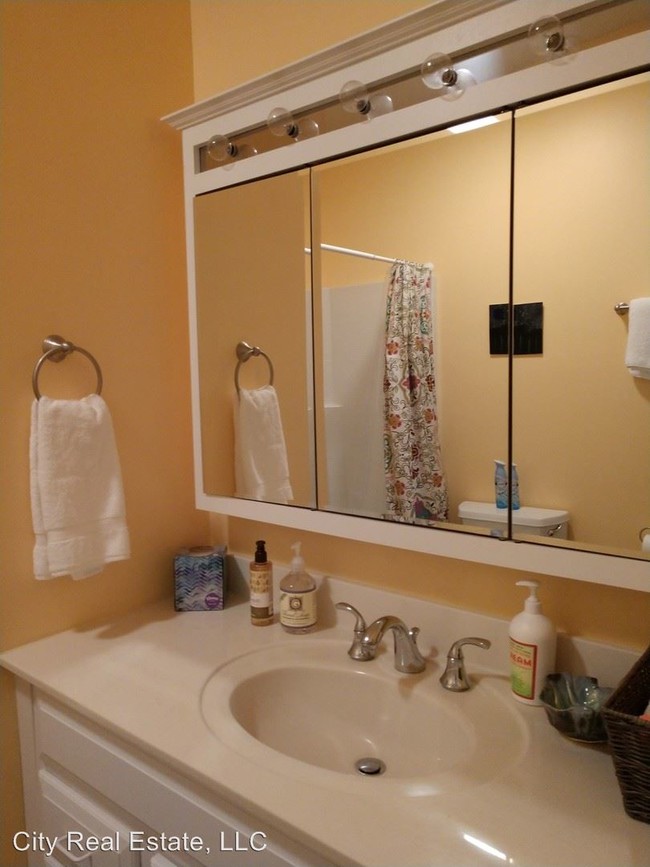 Foto del edificio - 3 br, 2 bath House - 198 Westwood Place