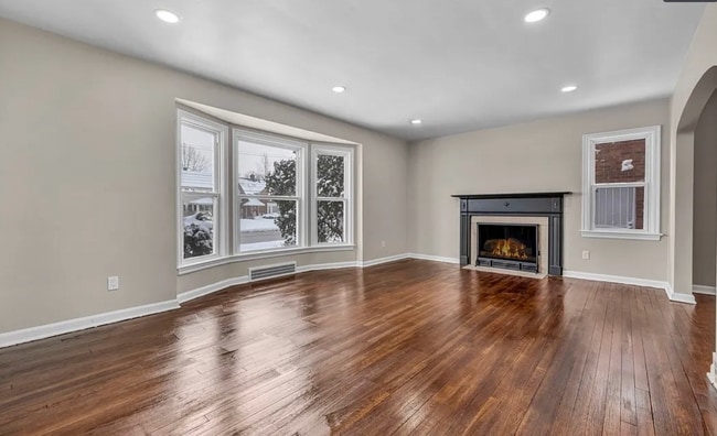 Building Photo - 13614 Cedar Rd