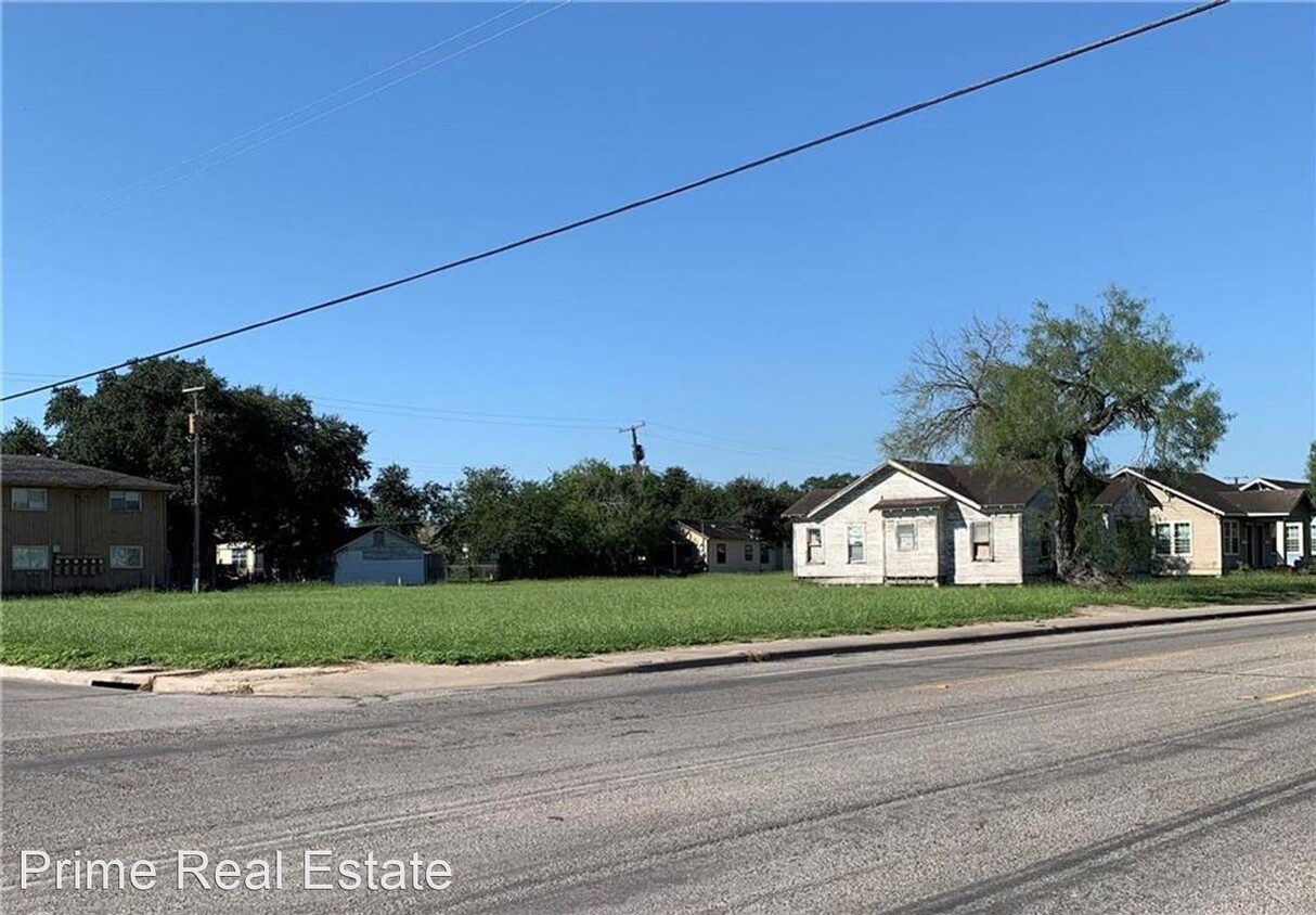 Building Photo - 2 br, 1 bath House - 513 W Santa Gertrudis St