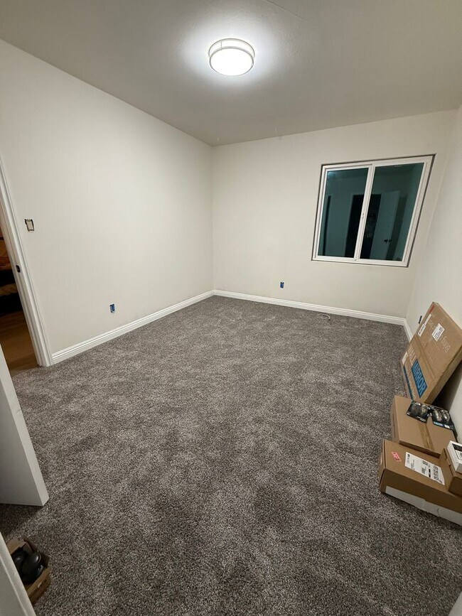 Foto del edificio - 3 bedroom townhome for rent in Paradise Hills $2,995