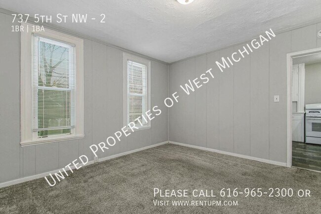 Building Photo - Available Now | 1 Bed, 1 Bath Upper Apartm...