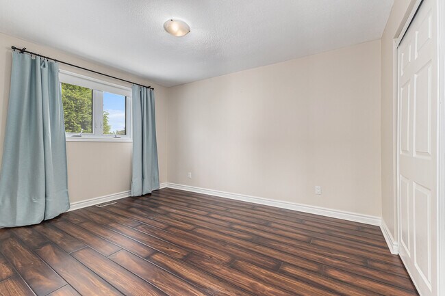 Building Photo - 209 Elvira St E
