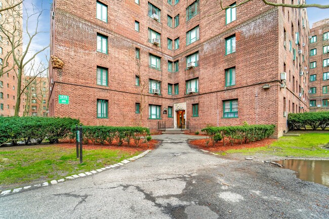 Foto del edificio - 1470 Parkchester Rd