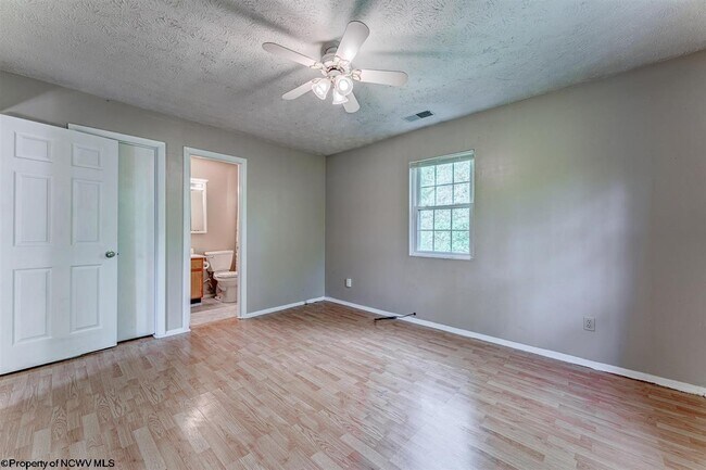 Building Photo - 184 Warm Hollow Rd