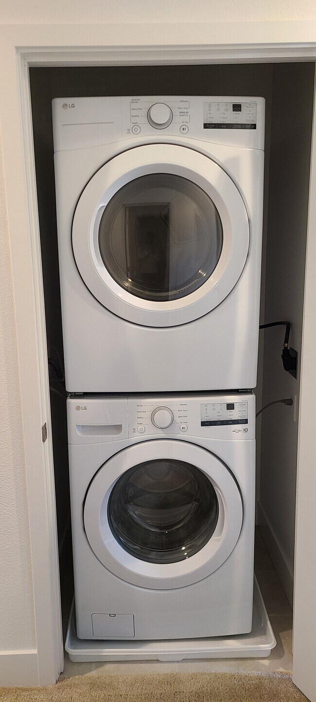 Washer/dryer on 3rd floor - 726 Rockview Rd