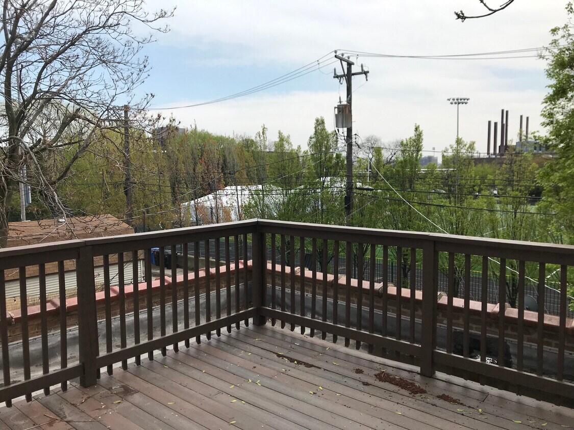 Deck - 1047 W Taylor St