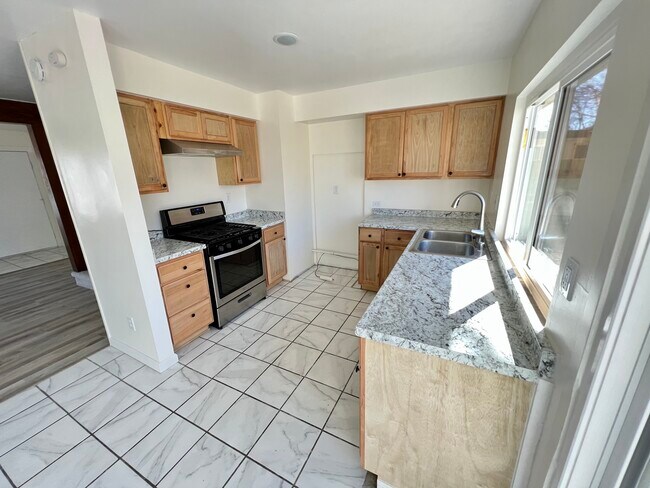 Building Photo - 37643 Cluny Ave
