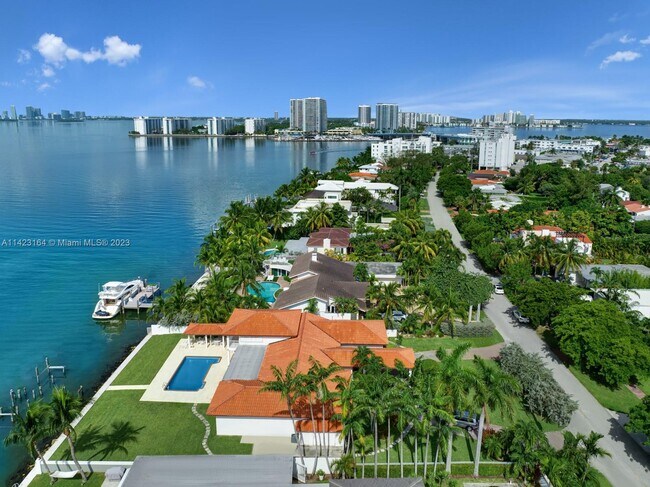 Foto del edificio - 1730 Bay Dr