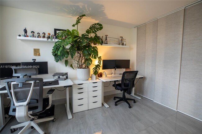 Foto del edificio - 2750 NE 183rd St