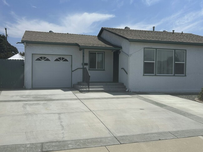 Building Photo - 681 Robert Ave