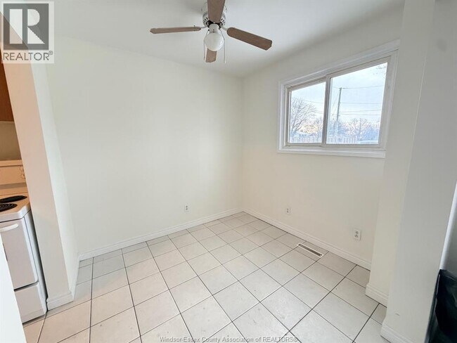 Photo du bâtiment - 1730 Columbia Ct