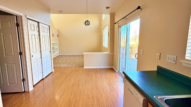 Foto del edificio - NEW PAINT NEW CARPET!! Fantastic 2-Story Home In Saddle Rock Ridge! 3 Bed 2 Bath 2 Car Garage! Ch...