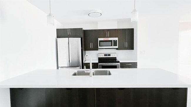 Building Photo - 25 Bridgeland Dr N