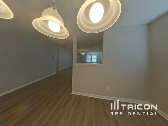Foto del edificio - 8403 Bacury Rd