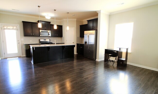 Foto del edificio - 3/2.5 House with Fenced-In yard and GORGEOUS interior!