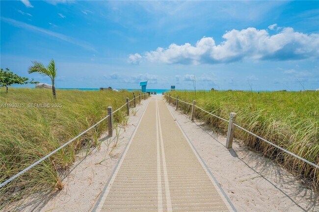 Foto del edificio - 9801 Collins Ave