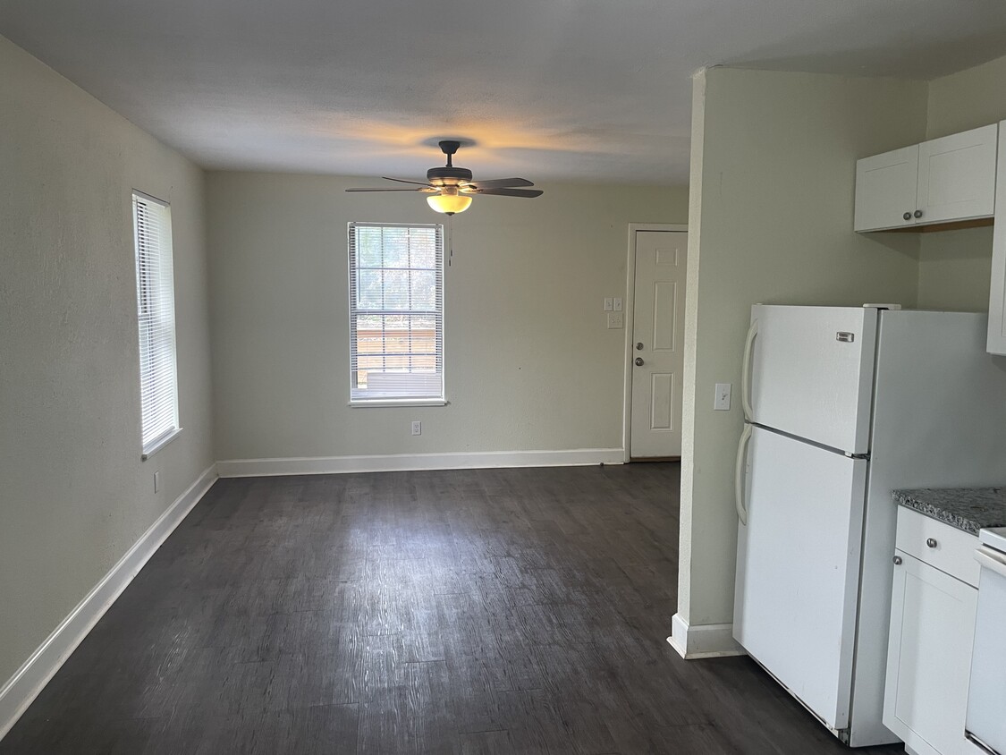 Photo - 6732 Apalachee Pky (Tallahassee, FL)