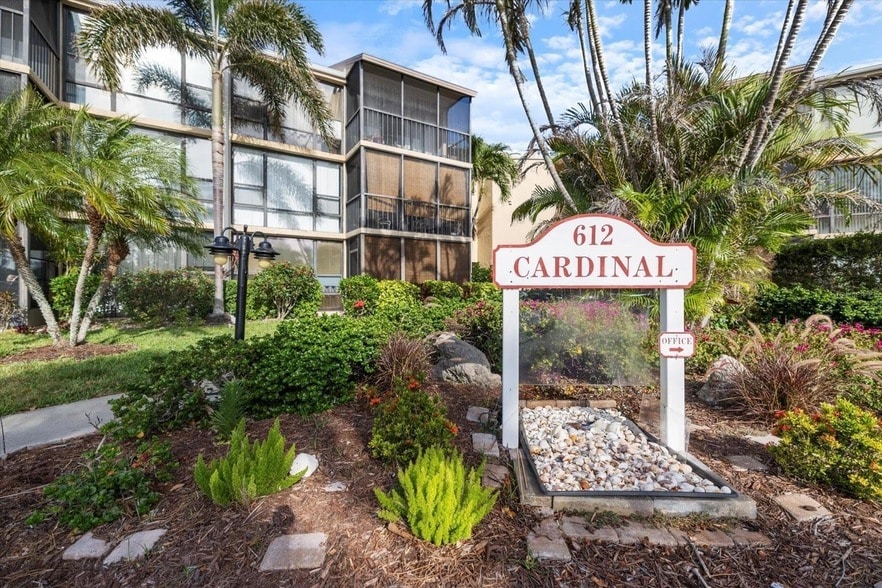 Foto principal - 612 Bird Bay Dr S