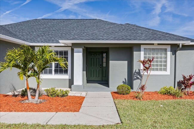 Building Photo - Beautifully remodeled home is situated in ...